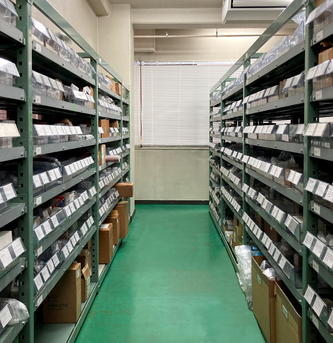 きめ細やかな仕事で充填機の予防保全を行います